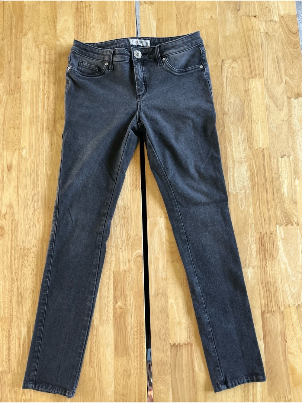 Guess Women’s Washed Black Skinny Jeans